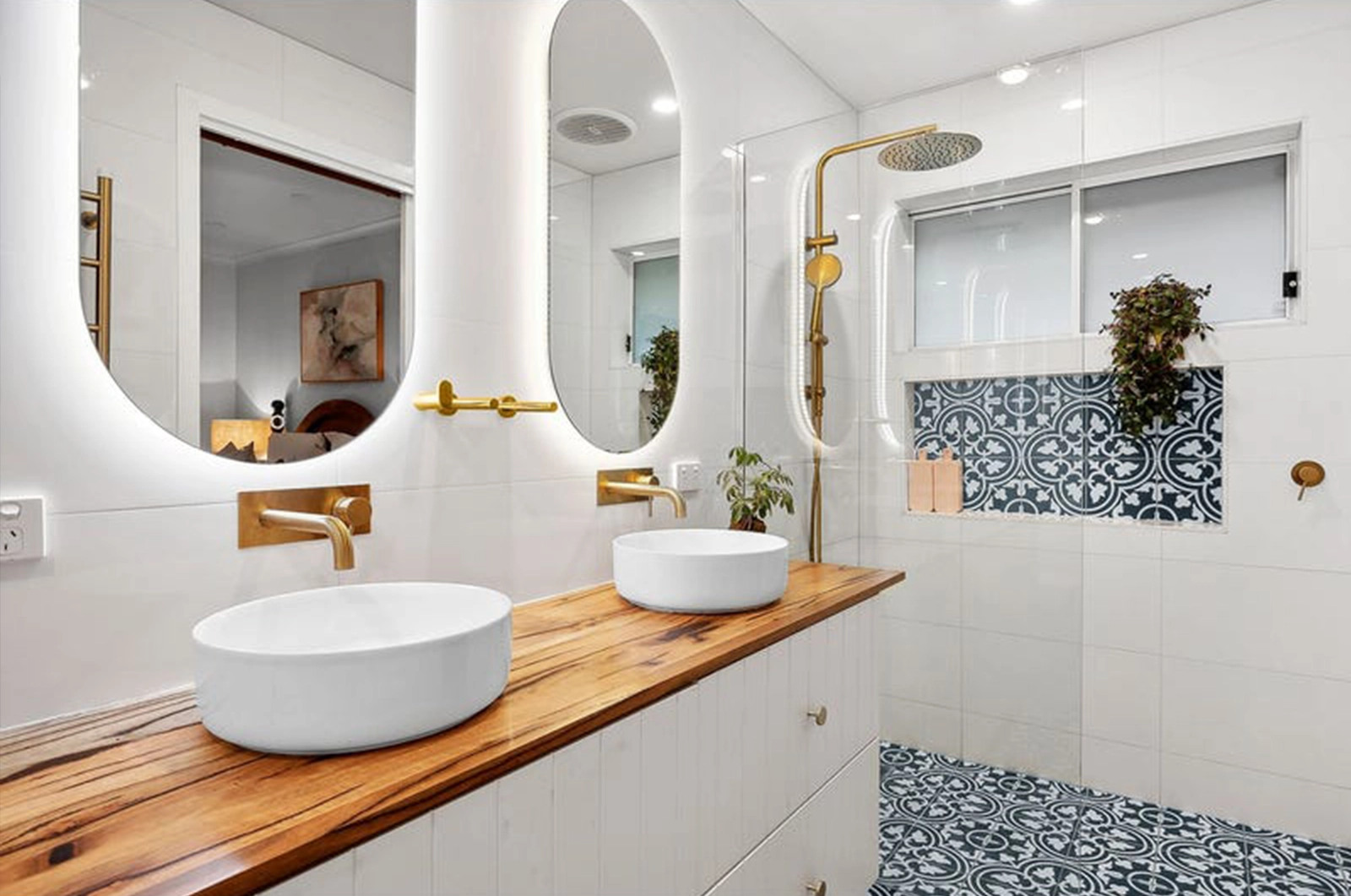 BRUSH4_ENSUITE