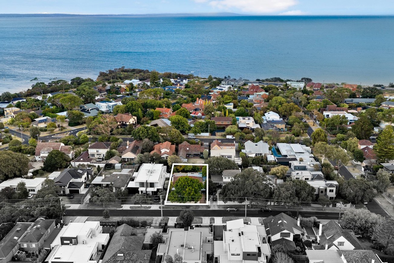 8 COMPORT ST, BEAUMARIS DRONE